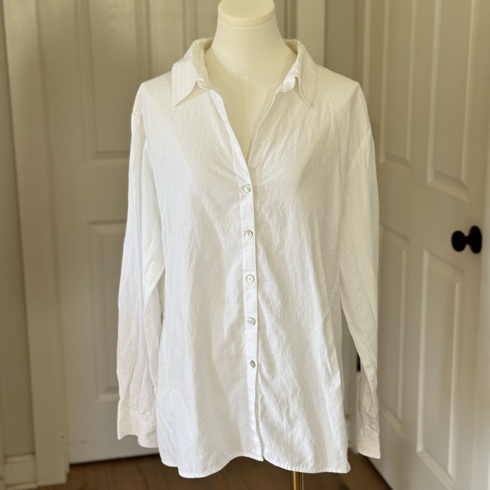 Chico's White Paisley Embossed Long Sleeve Capiz Button-Up Shirt Sz 1 Medium